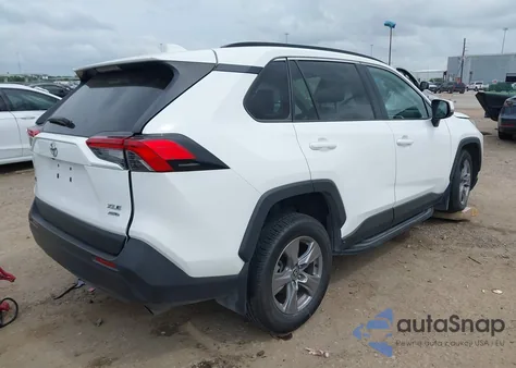 2022 Toyota Rav4 Xle z USA, uszkodzony, nr VIN 2T3P1RFV6NC268137